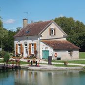 Maison éclusière du bief 110 du versant Yonne, à Saint-Florentin.