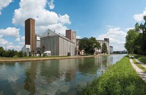 Ensemble de silos, bief 83 du versant Yonne, à Pacy-sur-Armançon.