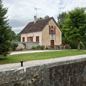 Maison éclusière du bief 92 du versant Yonne, à Saint-Martin-sur-Armançon