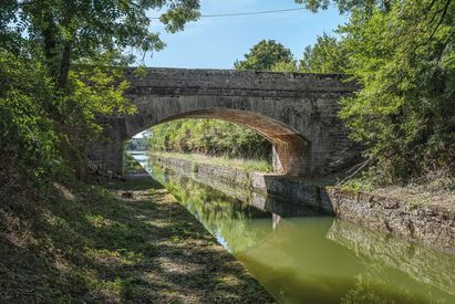 Pont sur la tranchée de Créancey, bief de partage.