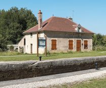 Maison éclusière du bief 70 du versant Yonne, à Rougemont.