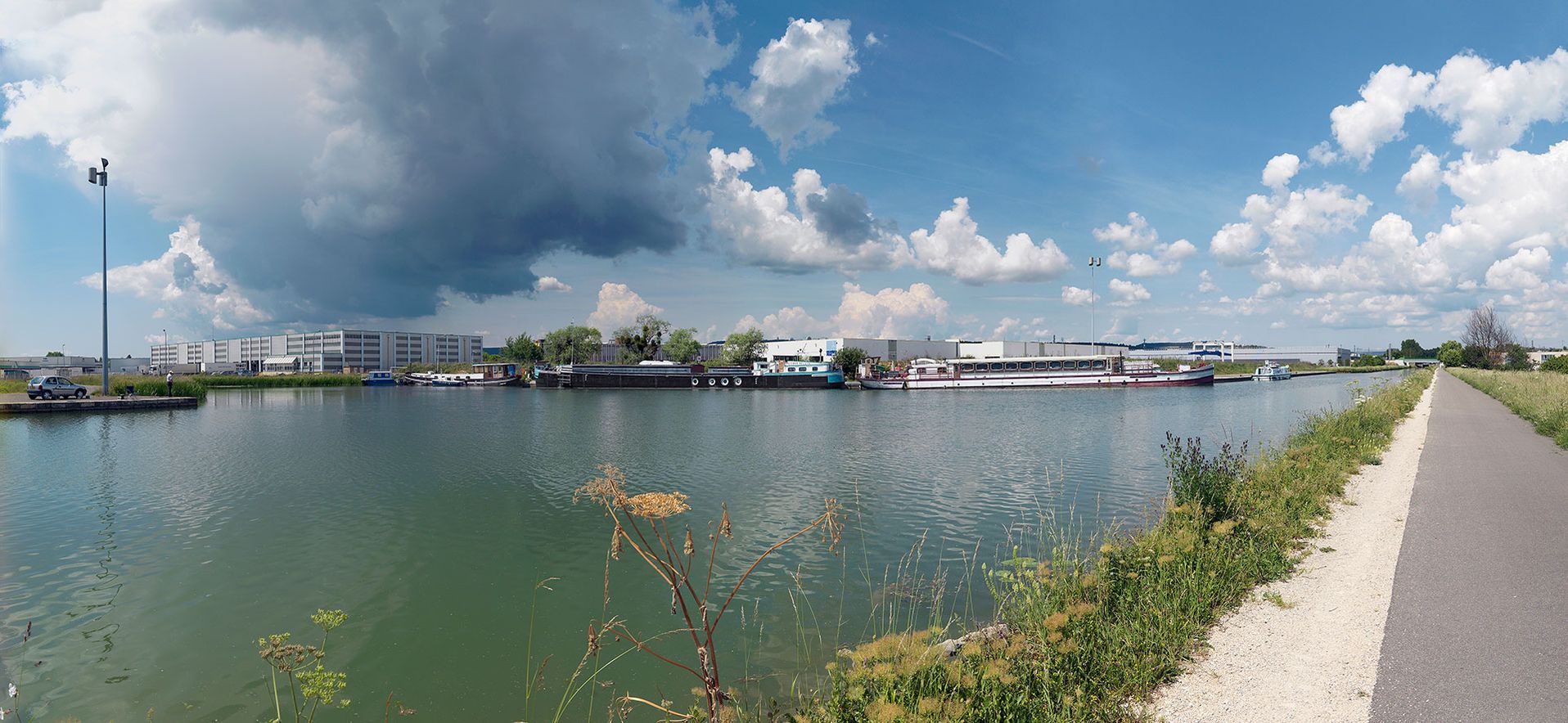 Port de Longvic sur le bief 57 du versant Saône, inauguré en 1976.