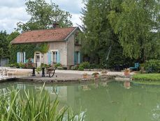 Maison éclusière du bief 36 du versant Saône à Sainte-Marie-sur-Ouche.