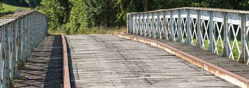 Pont de Grignon sur le bief 59 du versant Yonne avant et pendant les travaux de remplacement de son platelage.