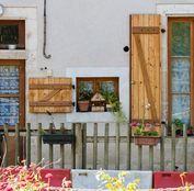 Détail des baies de la maison éclusière du bief 63 du versant Yonne, à Nogent-lès-Montbard.