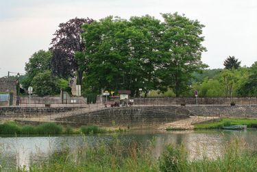 Abreuvoir aménagé sur le quai de La Truchère.