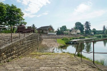 Abreuvoir aménagé sur le quai de La Truchère.