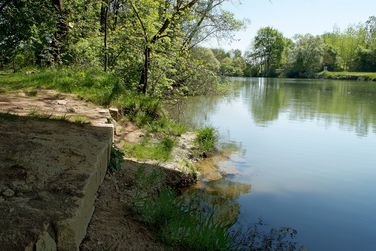 Vestiges du quai du bac de Pont-Seille.