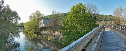 Canal de Bourgogne&nbsp;: passerelle enjambant l’Ouche, au niveau du bief 50 du versant Saône à Plombières-lès-Dijon.