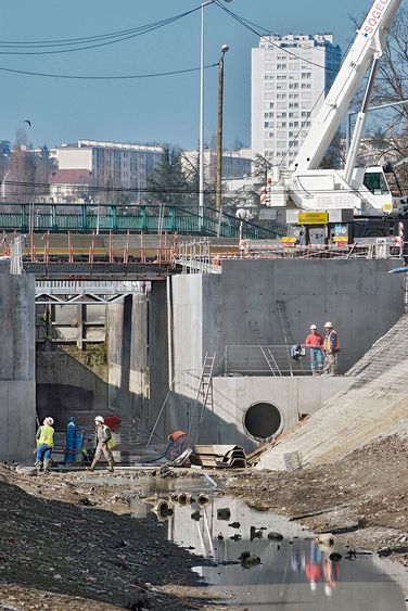 Canal de Bourgogne&nbsp;: ouvrages visibles à l’occasion des travaux sur le pont sur le canal en réfection pour le passage du tramway à Dijon, sur l’écluse 55 du versant Saône.