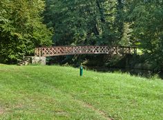 Canal de Bourgogne&nbsp;: passerelle sur la rigole d’alimentation du réservoir de Pont-et-Massène.