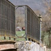 Canal de Bourgogne&nbsp;: détail du garde-corps du pont de Saucy sur le bief 14 du versant Yonne à Clamerey.