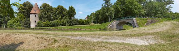 Le château de Roche, bief 32 du versant Loire à Champvert.