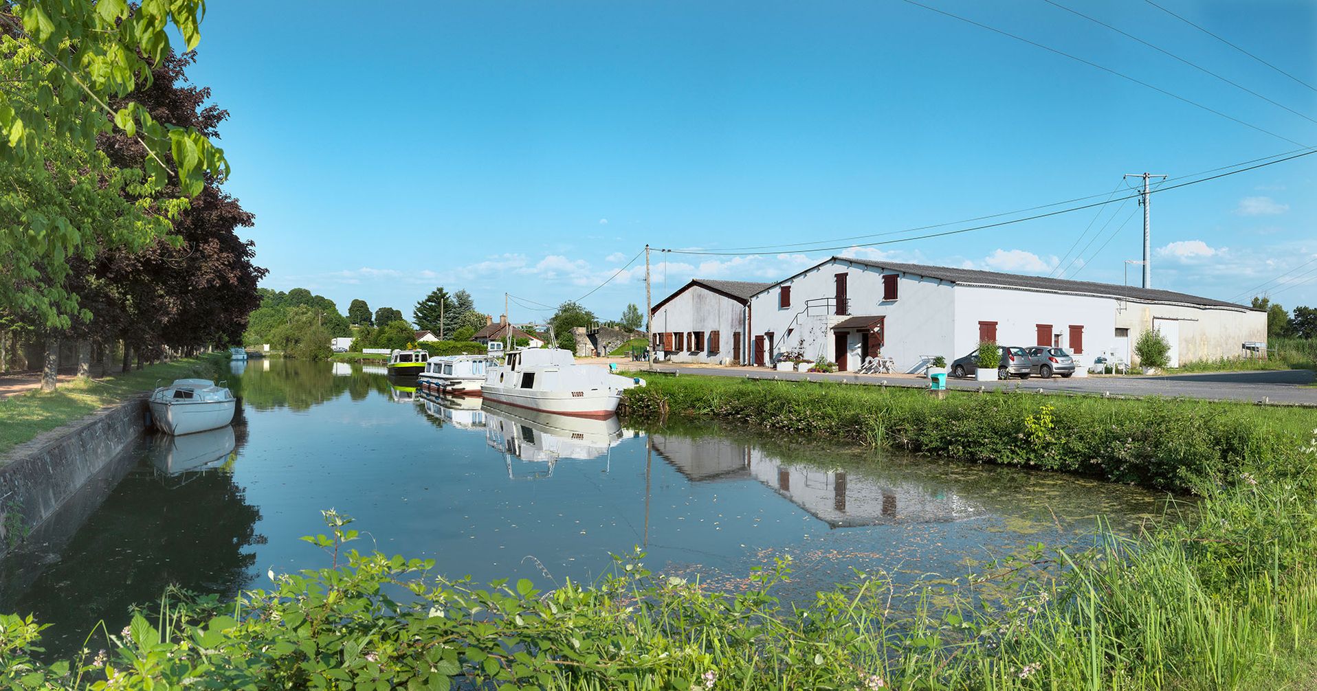 Le port de la Copine à Champvert, au bief 34 du versant Loire.