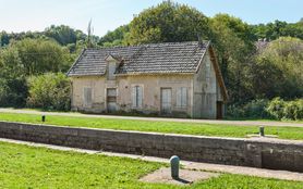 Maison éclusière de type Chanoine sur le site de l'écluse 22 du versant Seine, dite de Surpalis, à Sardy-lès-Epiry.