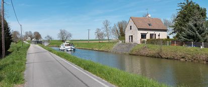 La maison de type Gauthey est la seule rescapée du site d'écluse XXXIV. Bief 26 du versant Saône-Méditerranée à Rully.