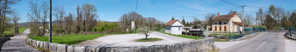 La maison éclusière de type Mercadier sur le site d’écluse 26 du versant Méditerranée à Rully.