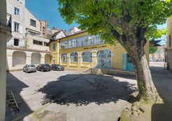 La maison des archives du canal reconnaissable à ses baies en anse de panier, Chalon-sur-Saône.