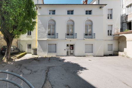 Façade sur cour de la maison des Arquebusiers à Chalon-sur-Saône.