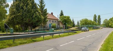 Le site d’écluse 15 du versant Océan à Génelard&nbsp;: il se compose d'un sas, d'une maison éclusière de type Mercadier, d'un poste de commande, d'un pont routier sur écluse et d'un lavoir.