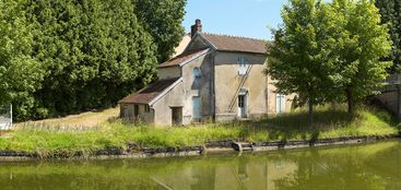 Maison de garde du pont de Palinges, bief 18 du versant Océan à Palinges.