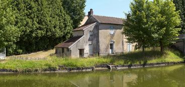 Canal du Centre&nbsp;: maison de garde du pont de Palinges, bief 18 du versant Loire-Océan à Palinges.