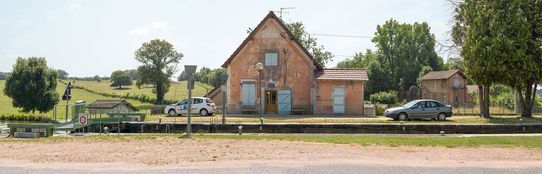 Maison éclusière de type Gauthey sur le site d’écluse 19 du versant Océan à Palinges.