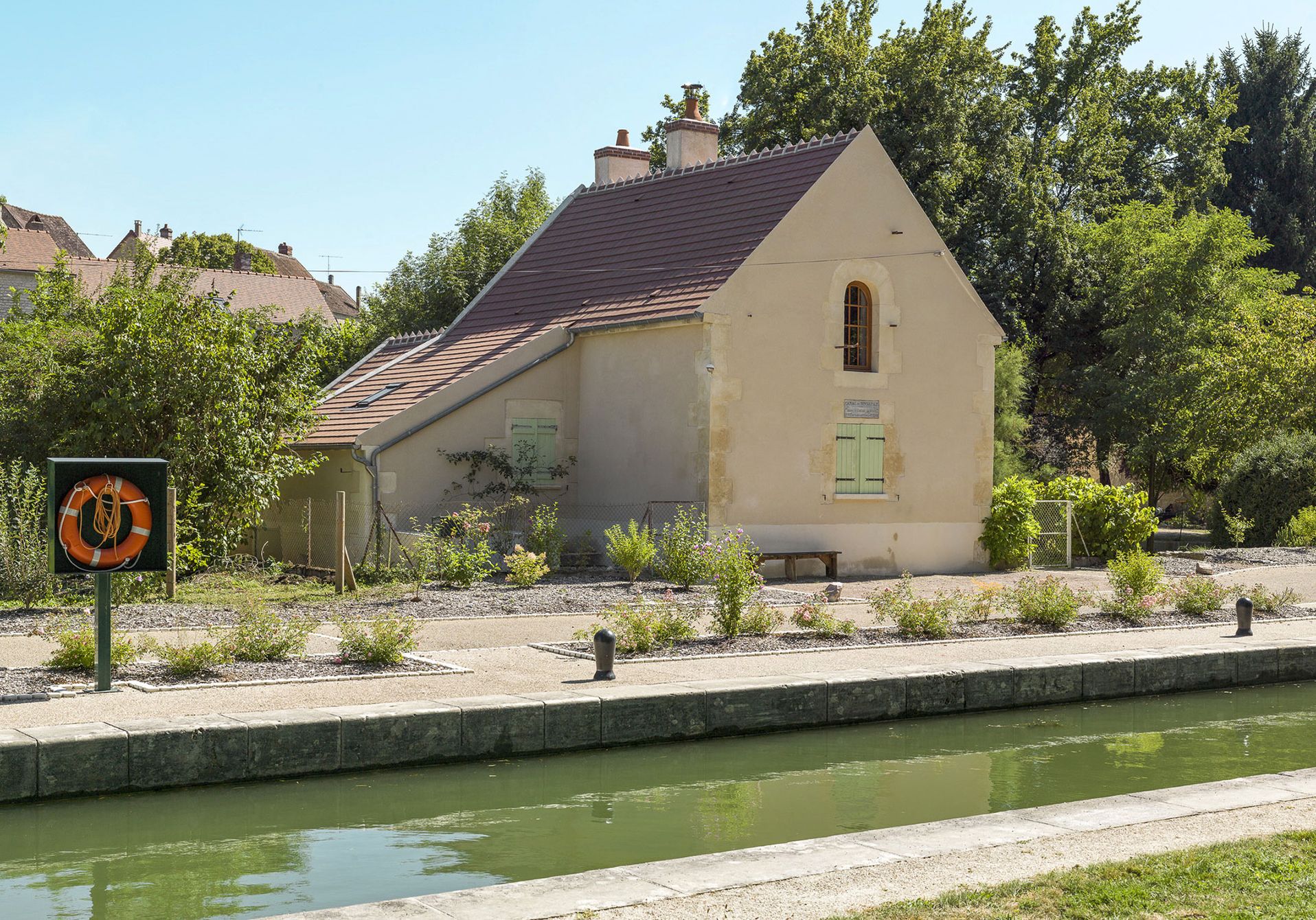 La maison éclusière de type Poirée sur le site de l’écluse 63 du versant Seine à Mailly-la-Ville.