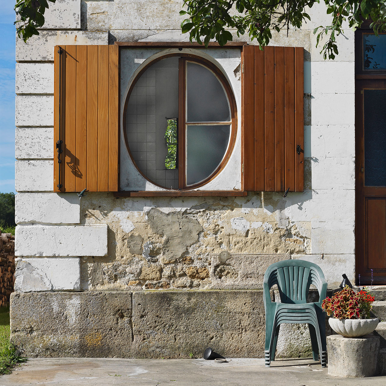 Détail de la baie ovale du pignon de la maison éclusière du bief 109 du versant Yonne, à Saint-Florentin