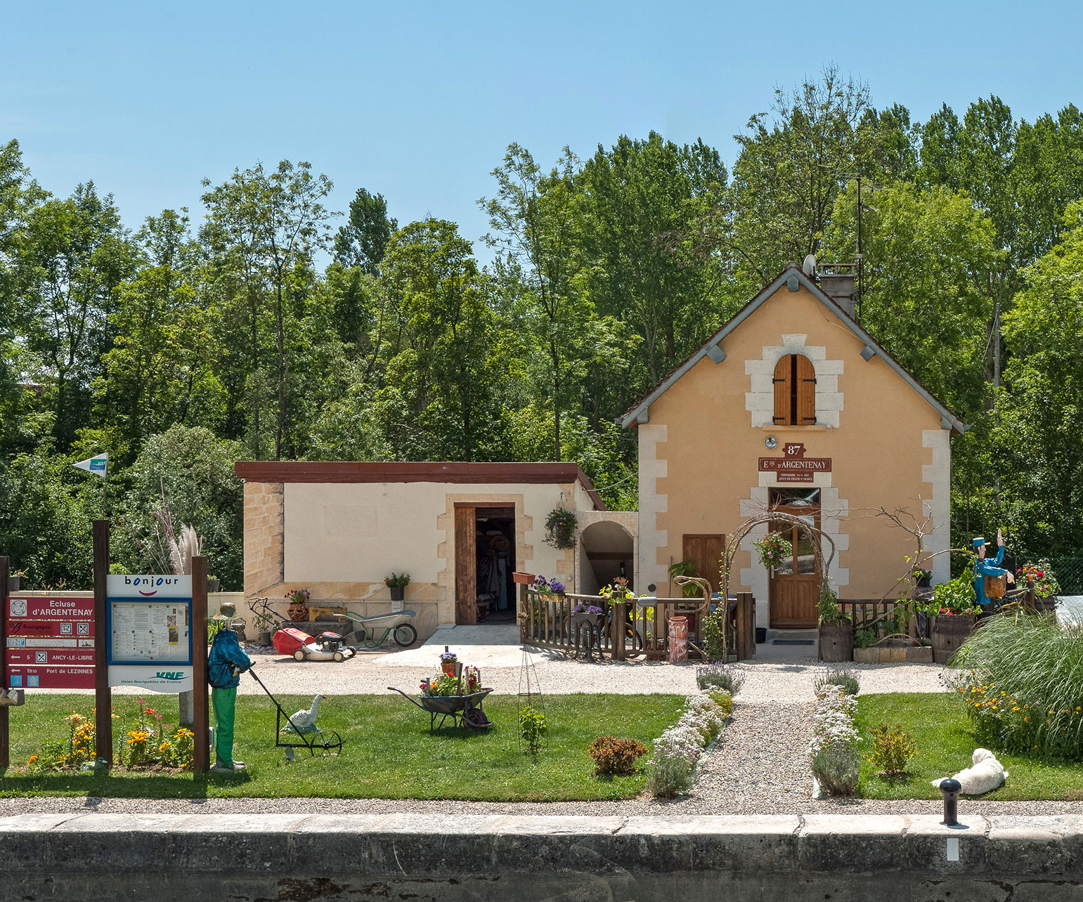 Maison éclusière du bief 87 du versant Yonne, à Argentenay