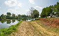 Le reste de bajoyer à l’embouchure de l’ancien tracé du canal du Centre dans la Loire à Digoin.