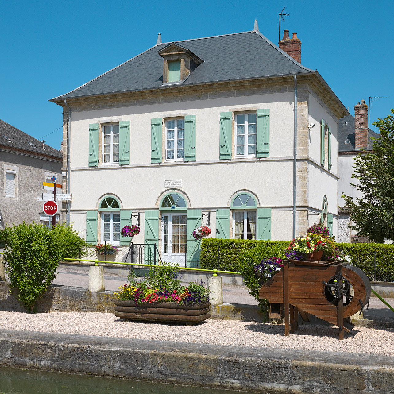 La maison éclusière du site de l'écluse 30 du versant Loire à Cercy-la-Tour.