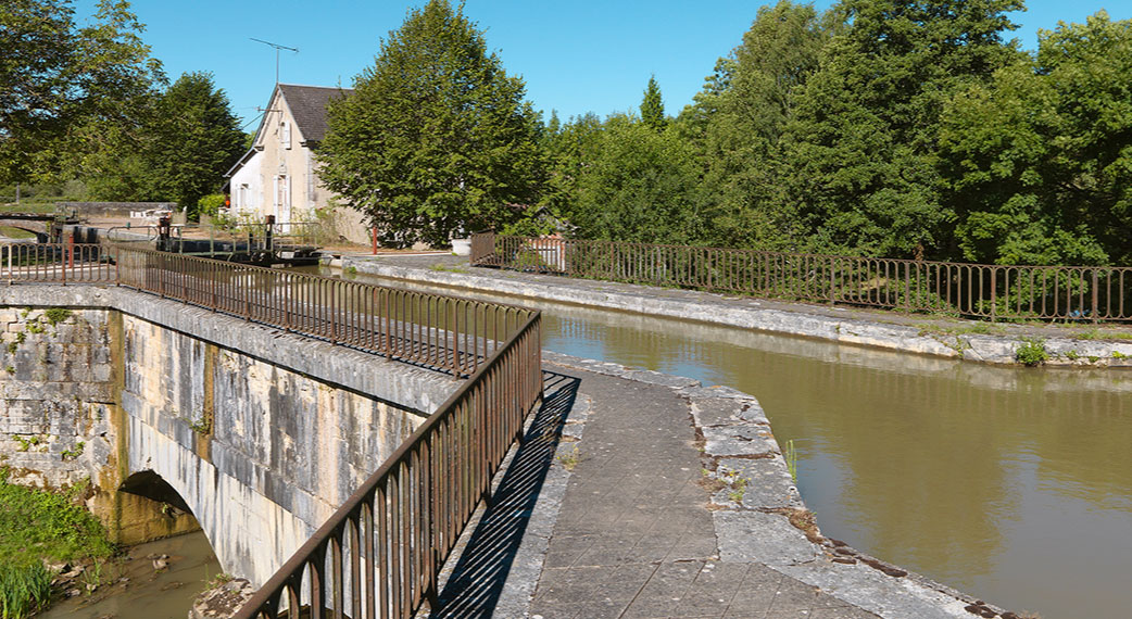Le pont-canal de Mingot, bief 13 du versant Loire à Châtillon-en-Bazois.